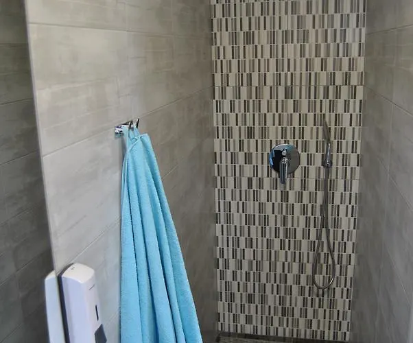 Διαμέρισμα & Matan Ρόβινι